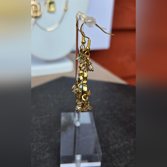 Vintage Black Gold Metal Floral Drop Fuax Pearl Clip On Earrings - Picture 6 of 15